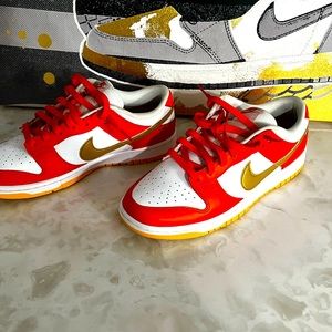 Lol Nike dunks size 9